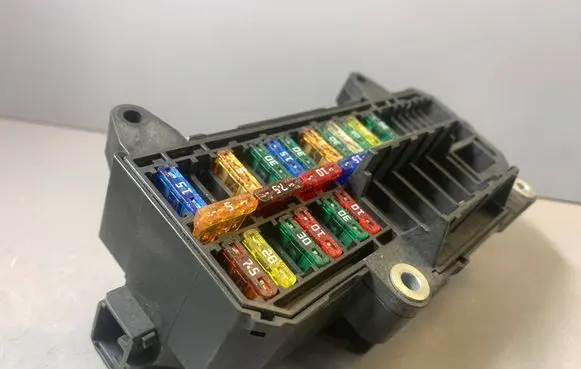 BMW 7 E65 E66 Fuse module 6900583 106887101