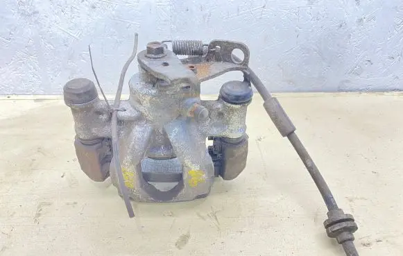 Opel Movano B Rear brake caliper 8200735277