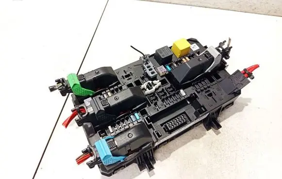 Opel Astra H Fuse box set 13222173