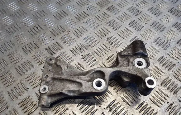 Chrysler Grand Voyager V Generator/alternator bracket 90513137F