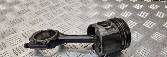 Volkswagen PASSAT B4 Piston with connecting rod