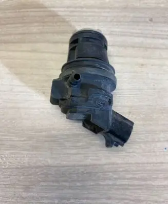 Toyota RAV 4 (XA40) Windscreen/windshield washer pump 8533060190