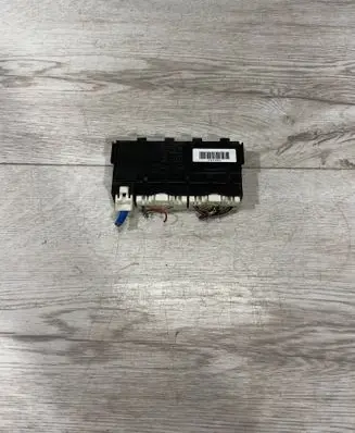 Lexus GS 300 350 430 450H Fuse module 8264130250 009818Z4
