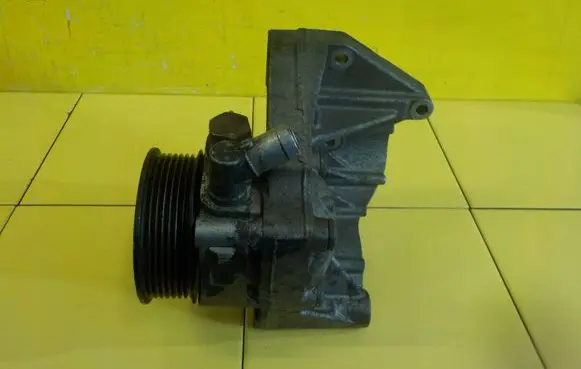 Iveco Daily 5th gen Power steering pump 504385414