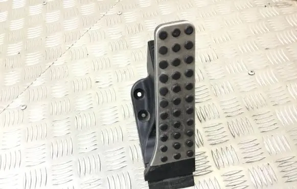 Mercedes-Benz E W238 Accelerator throttle pedal A2053000104