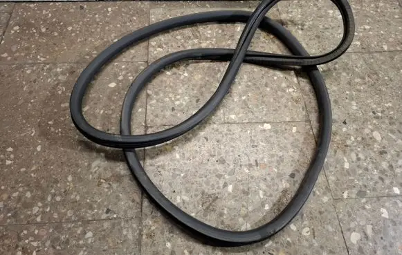 Citroen DS7 Crossback Front door rubber seal 
