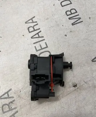 Fuel tank cap lock motor