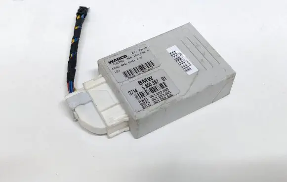 BMW 5 F10 F11 Air suspension control unit module (rear) 6860387
