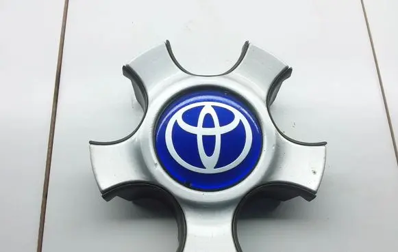 Toyota Avensis Verso Original wheel cap 