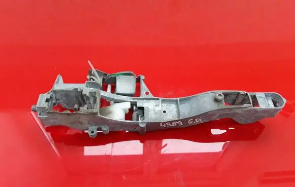 Rear door exterior handle/bracket