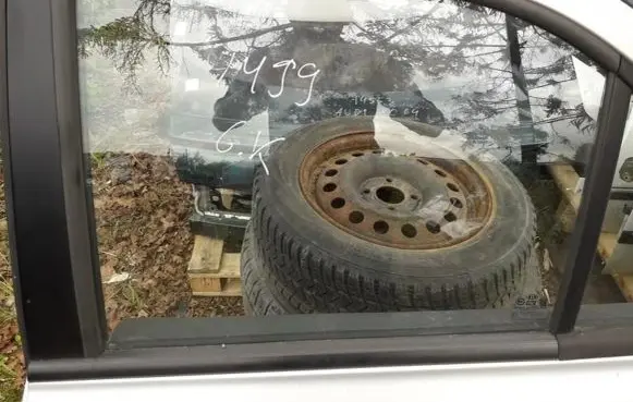 KIA Sorento Rear door window glass
