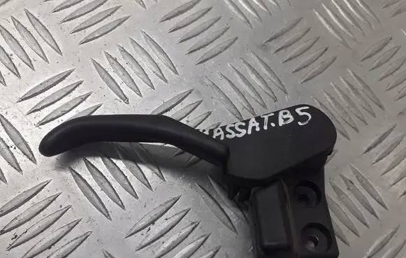 Volkswagen PASSAT B5.5 Engine bonnet (hood) release handle 3B1823533