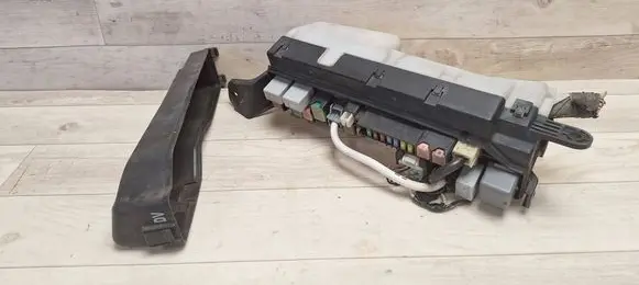 Toyota Corolla Verso AR10 Fuse module 