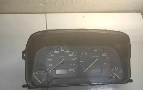 Volkswagen Golf III Speedometer (instrument cluster) 1H6919033 1H6919033BD