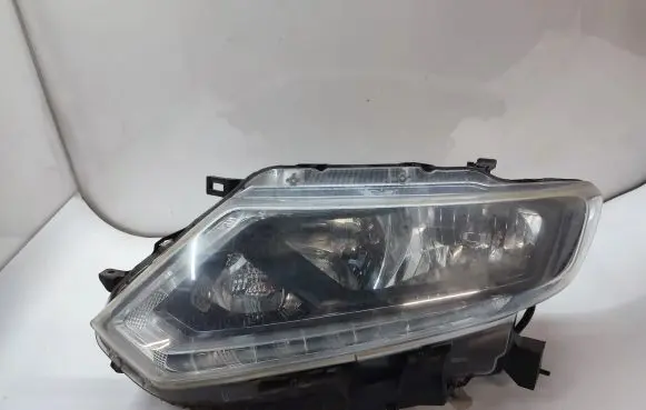 Nissan X-Trail T32 Headlight/headlamp