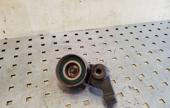 Toyota Avensis Verso Generator/alternator belt tensioner