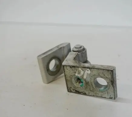 Skoda Octavia Mk2 (1Z) Front door upper hinge 6T0831412D