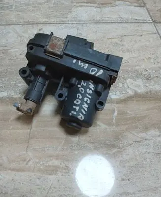 Opel Insignia A Intake manifold valve actuator/motor TMS2