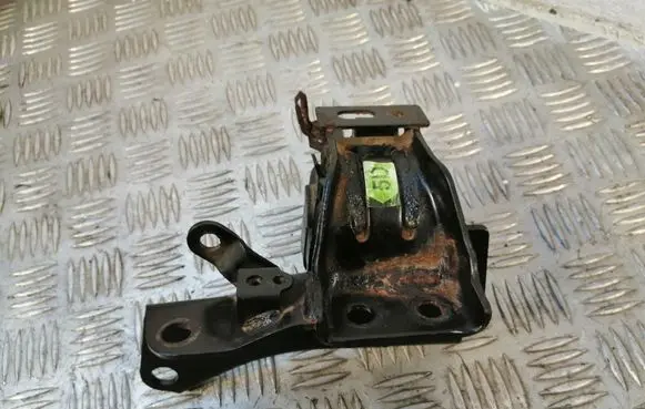 Toyota Corolla Verso AR10 Engine mount bracket 123720R010