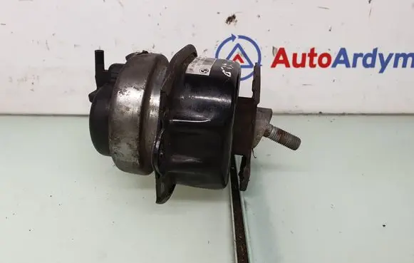 Engine mount bracket