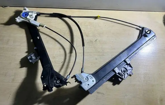 Mercedes-Benz CLK A209 C209 Front door electric window regulator 