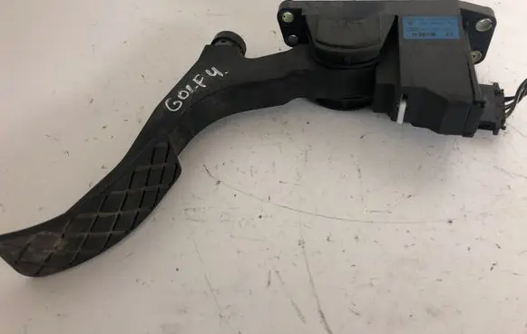Volkswagen Golf IV Accelerator throttle pedal 0281002344