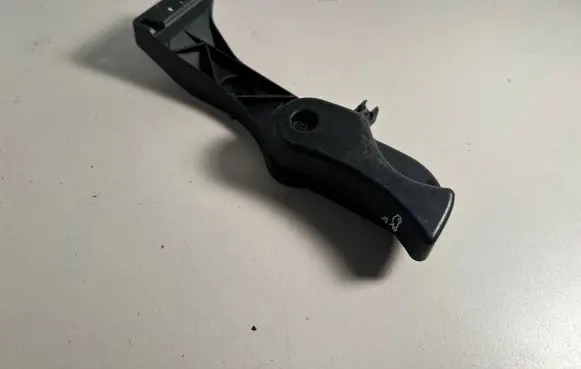 BMW 3 F30 F35 F31 Engine bonnet (hood) release handle 7326365 PA66GF30 17365810