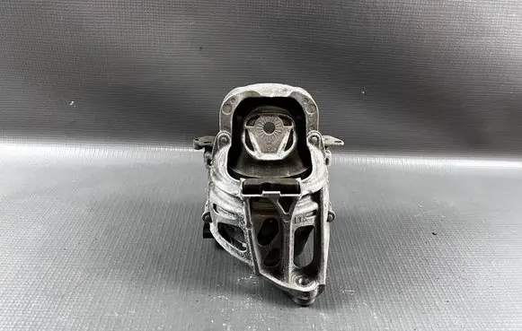 Audi SQ7 Engine mount bracket 782215151018 782215147918