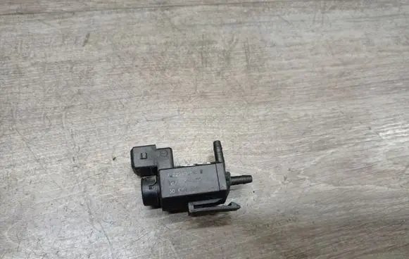 Volvo V70 Turbo solenoid valve 72224010 30611668