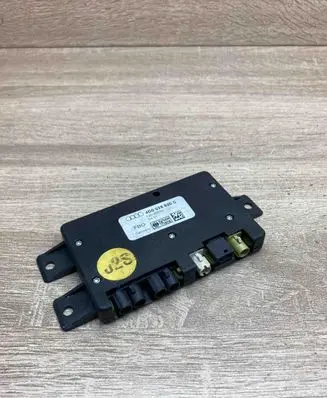 Audi A6 S6 C5 4B Aerial antenna amplifier 4D0035530C 12020000