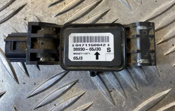 Suzuki Grand Vitara II Airbag deployment crash/impact sensor 3893065J30 W002T11871 0471150042