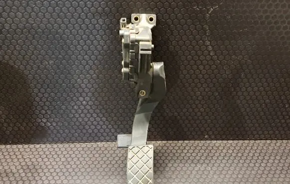Volkswagen Phaeton Accelerator throttle pedal 8D1721523 6PV00777007
