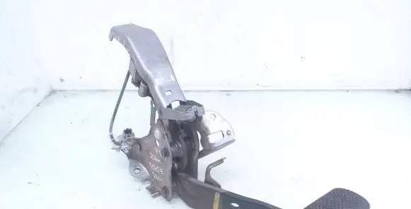Toyota RAV 4 (XA30) Brake pedal