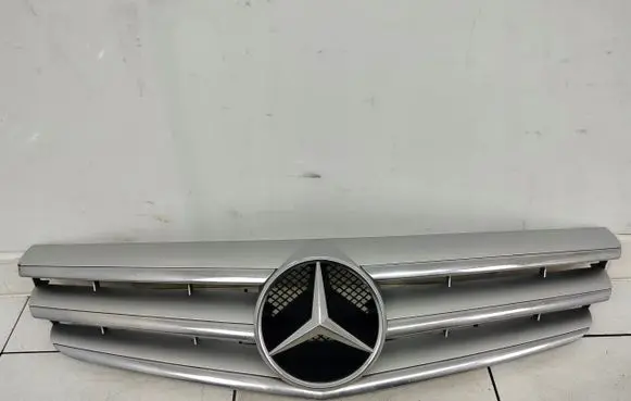 Mercedes-Benz CLC CL203 Front bumper upper radiator grill 