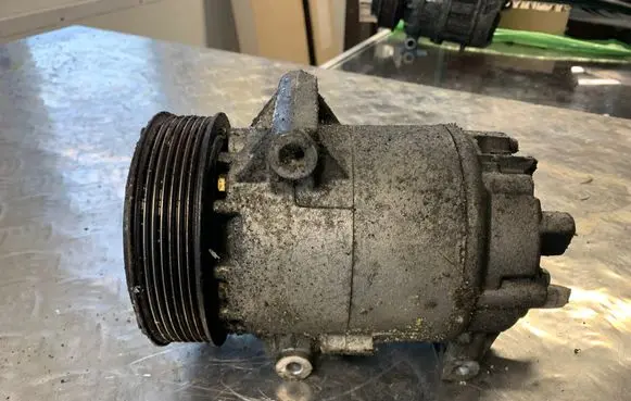 Renault Megane II Air conditioning (A/C) compressor (pump) 8200053264