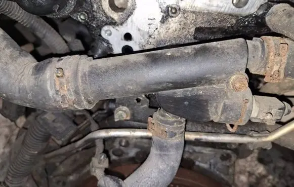 Volkswagen Touran I Engine coolant pipe/hose