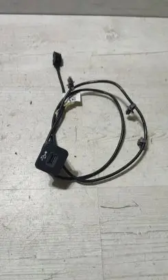 Jeep Cherokee USB socket connector 68145140AC 720331WA