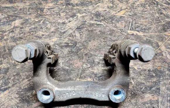 Citroen C3 Aircross Brake caliper pad carrier rear 4677