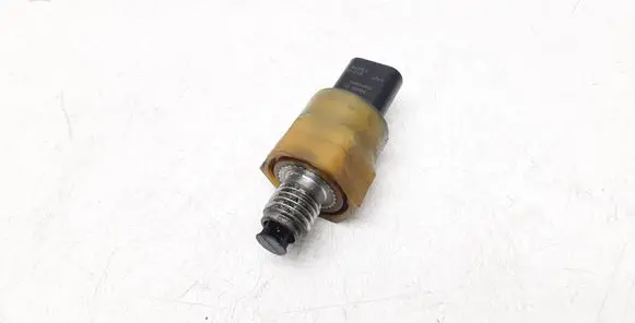 Volvo S90, V90 Oil pressure sensor 31405635