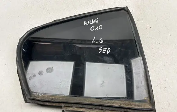 Toyota Avensis T270 Rear vent window glass 43R001583