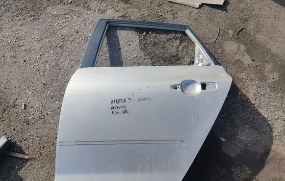 Mazda 3 I Rear door