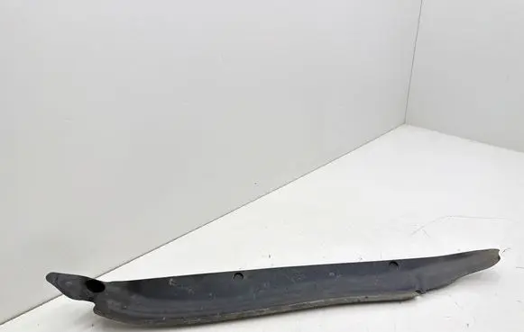 Volkswagen Touareg II Fender end trim 7P6821111B