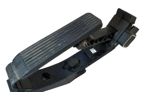 Mercedes-Benz S W220 Accelerator throttle pedal A2203000004 2203010001