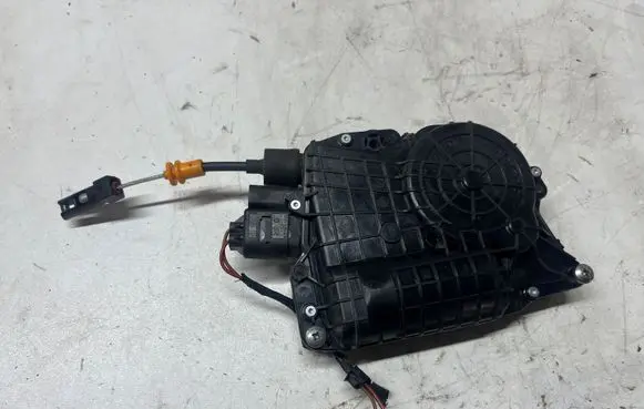 BMW X6 E71 Rear door soft close latching motor 4153309300
