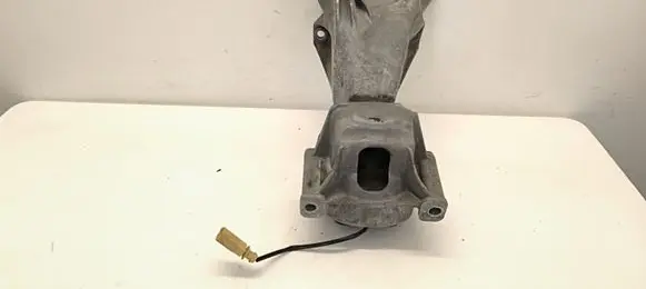 Audi A4 S4 B8 8K Engine mounting bracket 8K0199307