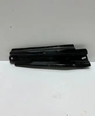 Radiator mount bracket