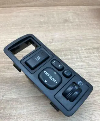 Toyota Avensis T250 Wing mirror switch 153337 777667