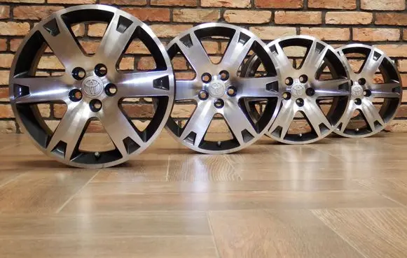 Toyota Avensis Verso R15 alloy rim 