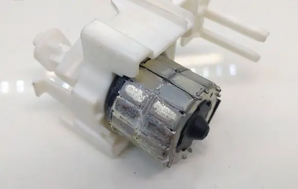 Headlight level adjustment motor
