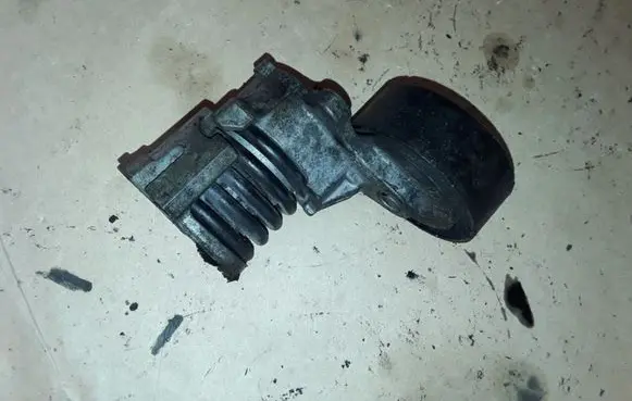 Volkswagen Polo Generator/alternator belt tensioner 03D903305B
